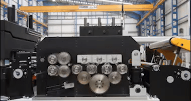 Straightener feeder group opened from the inlet side with approximate 20-degree angle. This helps to introduce the sheet easily to the straightener group. This feature decreases the loss of time during the new coil loading. Opening of the group driven by hydraulic cylinders.

